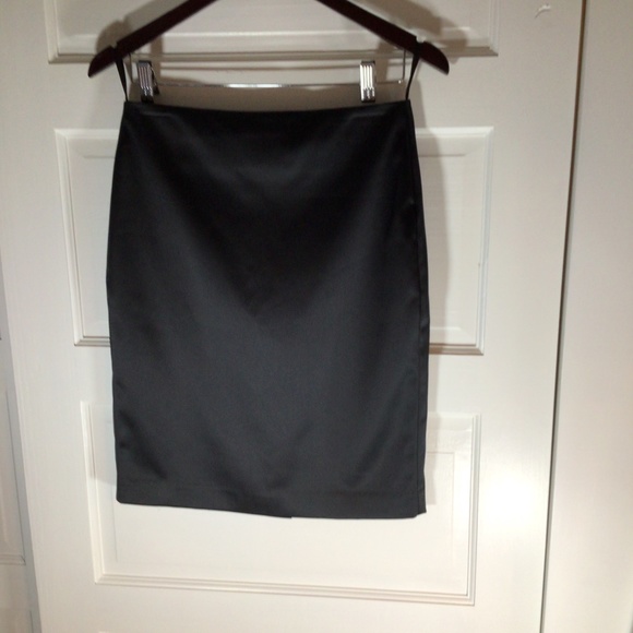 🖤 Guess🖤 BEAUTIFUL ELEGANT SKIRT - Picture 2 of 5